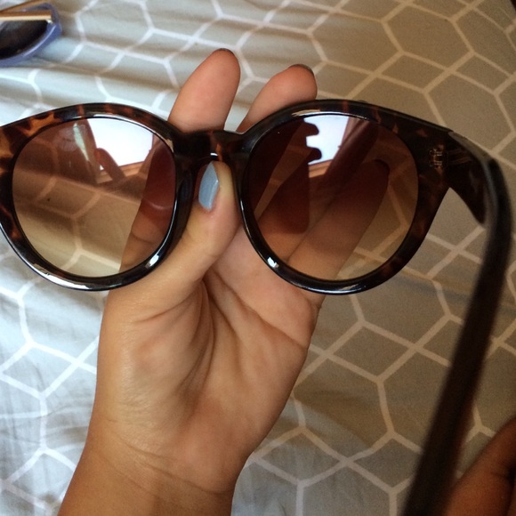 Cute sunglasses - Picture 4 of 4