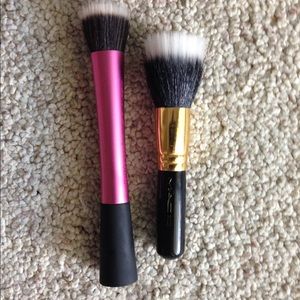 MAC Stippling Brush. RT BRUSH NO LONGER AVAILABLE.