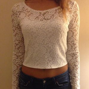 Cute crop shirt. White