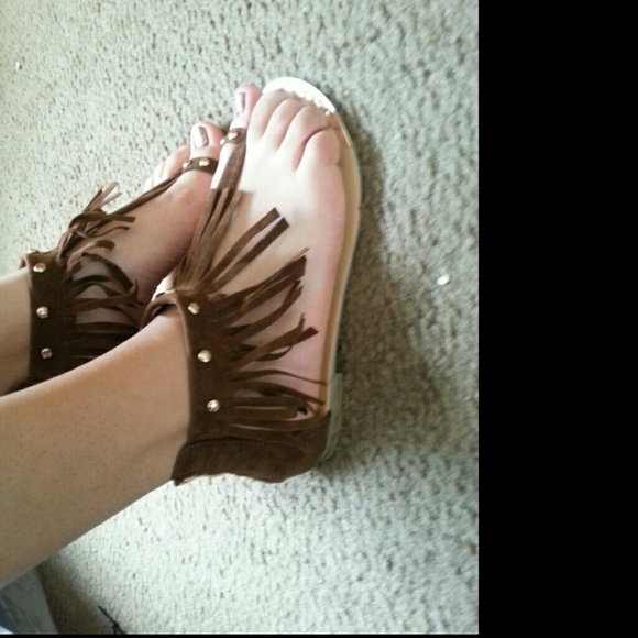 Brown fringe sandals - Picture 2 of 4