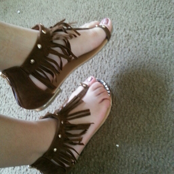 Brown fringe sandals - Picture 3 of 4