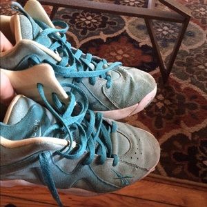 bluish green kamakizes