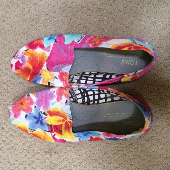 "Corbet Floral" TOMS: Size 8.5