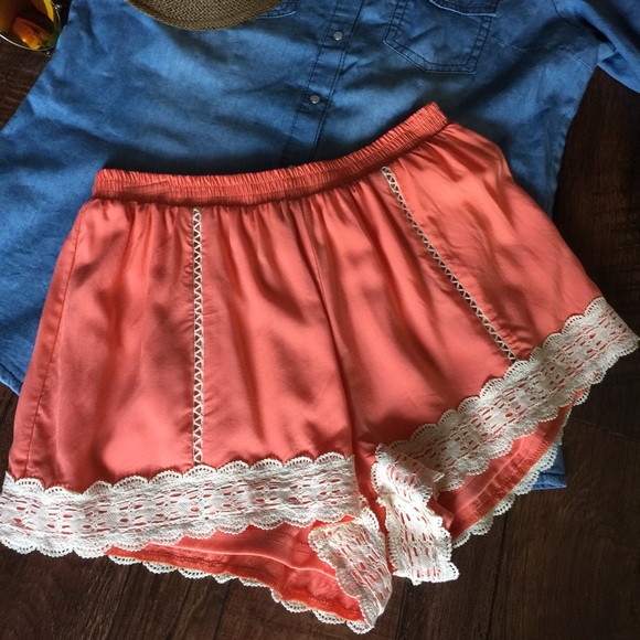 Infinity Raine Coral crochet lace shorts - Picture 2 of 2