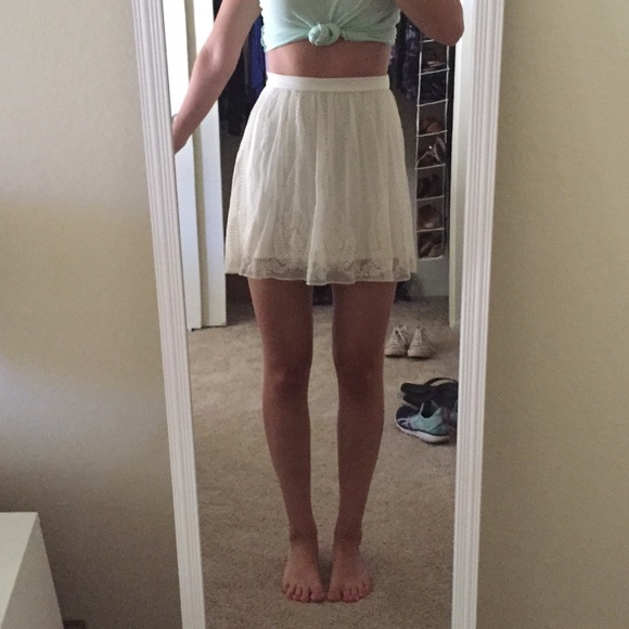 High waisted White Crochet Lace Skater Skirt - Picture 3 of 4
