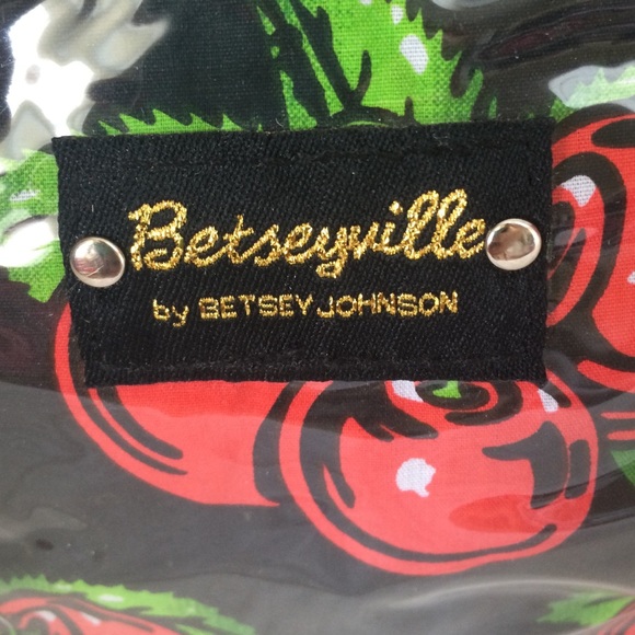 Betsey Johnson cosmetic bag set! - Picture 2 of 4