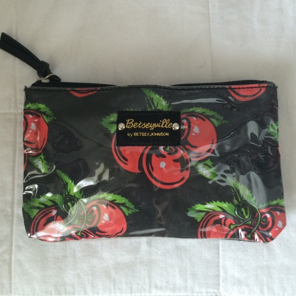 Betsey Johnson cosmetic bag set! - Picture 3 of 4