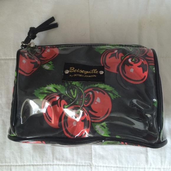 Betsey Johnson cosmetic bag set! - Picture 4 of 4