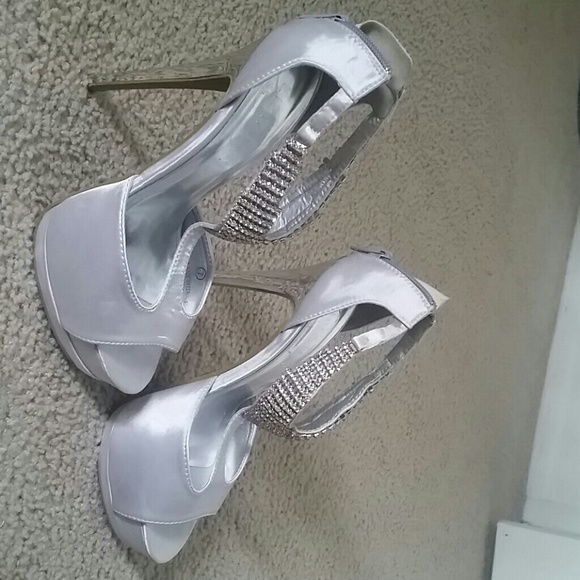 Shoes - Picture 3 of 4