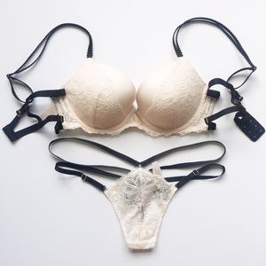 Victoria's Secret Vanilla/Black Very Sexy Set