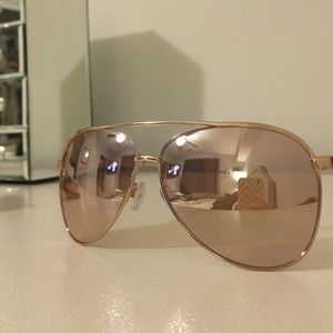 QUAY x SHAY Vivienne gold sunglasses