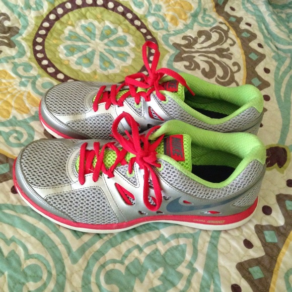 Nike Shoes - Nike Dual Fusion Athletic Shoes