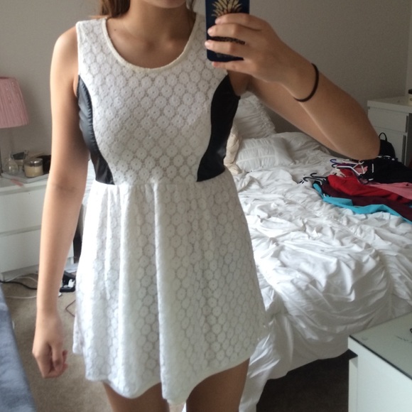 Cream floral crochet dress with black sides