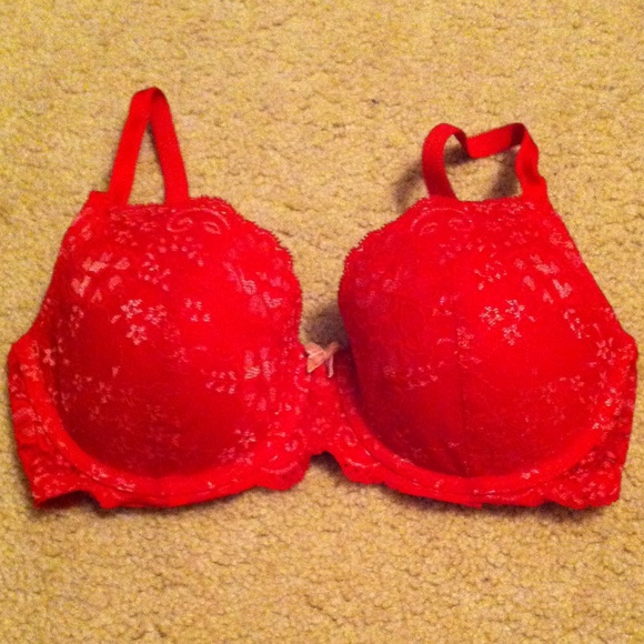 Red lace VS bra 32DD