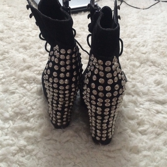 Shoes - Picture 2 of 2