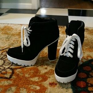 Bamboo Payton-01 Bootie Chunky Heel Sneakers