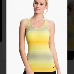 🔴FINALSALE🔴🎈SALE🎈Nike activewear top