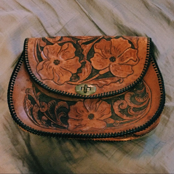 Vintage Handbags - 🎀2 for $40🎀Vintage Tooled Leather Clutch/Purse