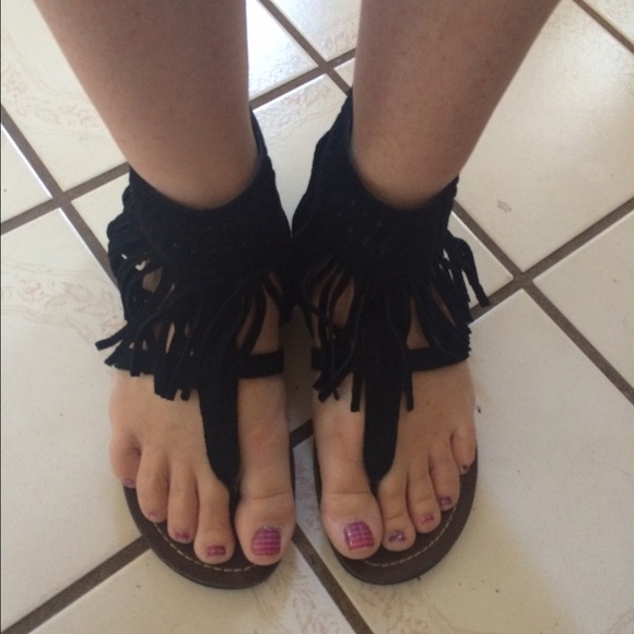 Minnetonka fringe sandals