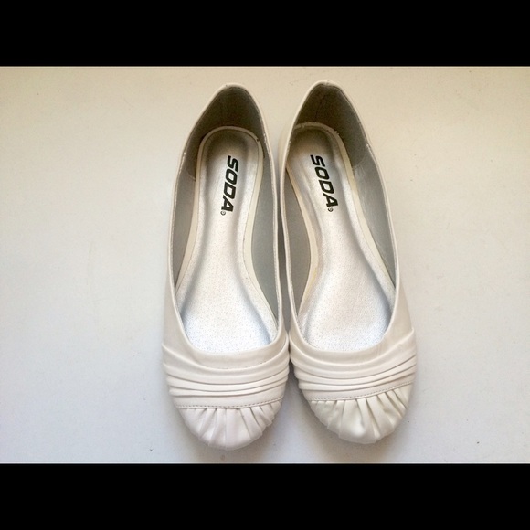 🚫SOLD🚫 White flats