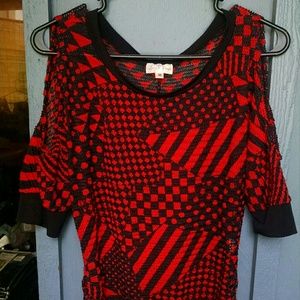 Black and red sholdreless