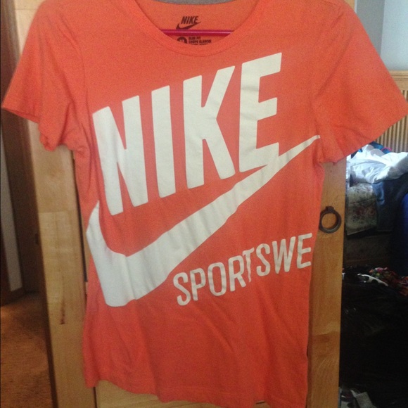 Nike Women's Tee