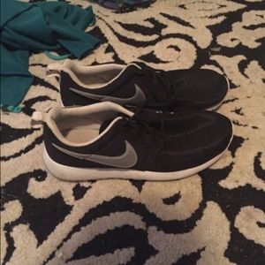 Nike roshe runs