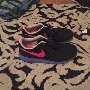 Nike roshe runs