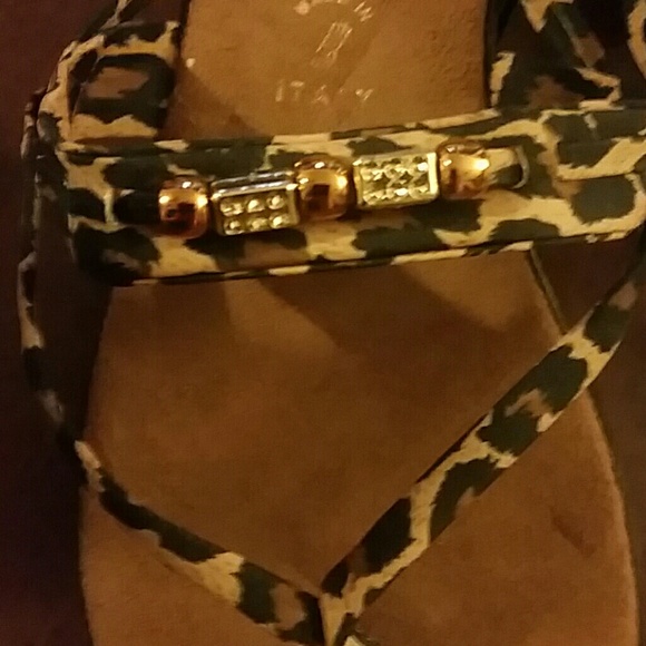 Sold in Bundle! Italian Shoemakers Sandals - Picture 3 of 4