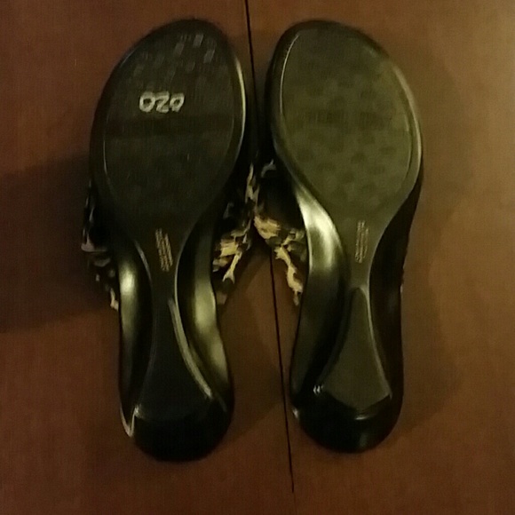 Sold in Bundle! Italian Shoemakers Sandals - Picture 4 of 4