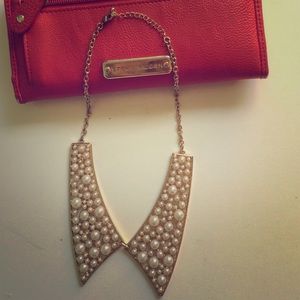 Gold tone and pearl collar necklace ✨