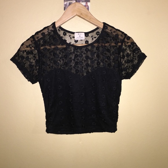 URBAN OUTFITTERS black crop top!
