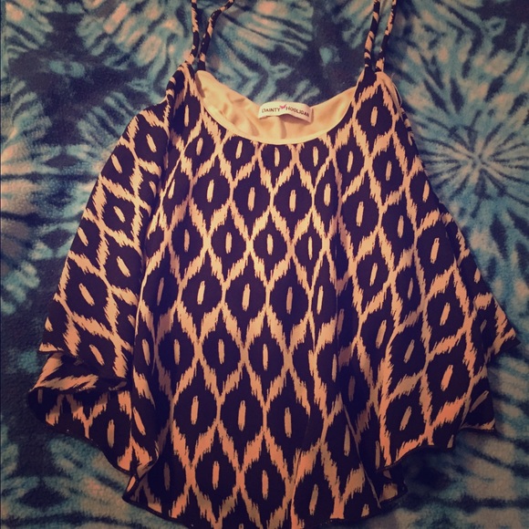 Dainty hooligan Tops - Small Cute patterned crop top!