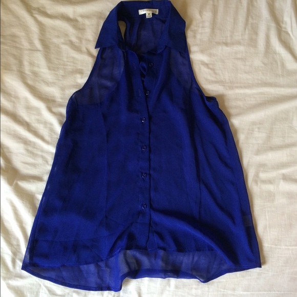 Sleeveless button up