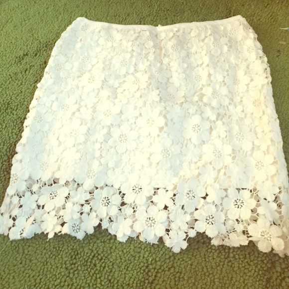 White lace skirt.