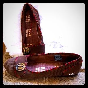 Barely used cute quirky flats