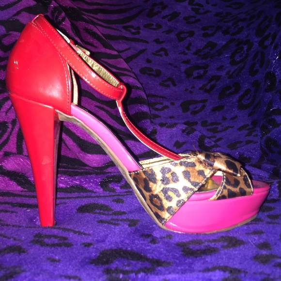 NWOT Guess Platform Heels - Picture 2 of 4