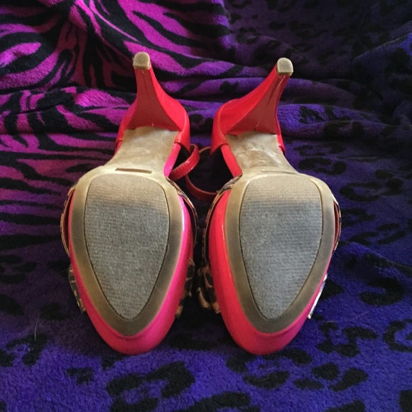 NWOT Guess Platform Heels - Picture 4 of 4