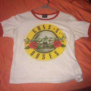 A guns n roses shirt a black and white plaid shirt