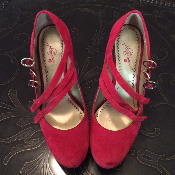 Red flashy Heals - Picture 2 of 4