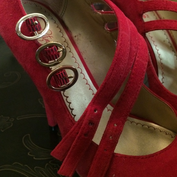 Red flashy Heals - Picture 4 of 4