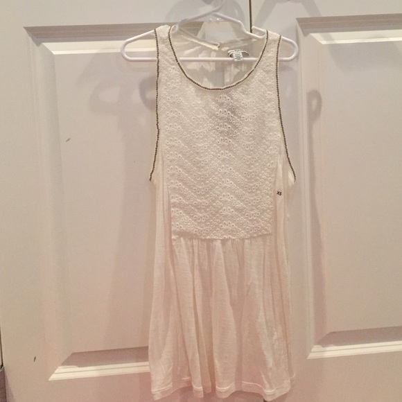 BRAND NEW American eagle white lace top