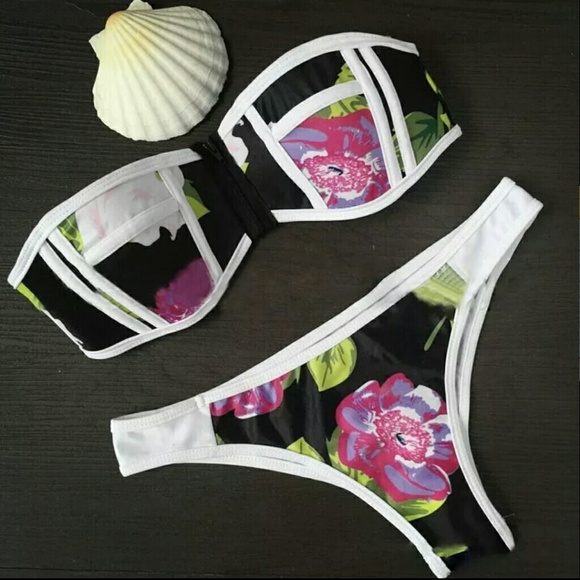 Strapless bikini🌸🌺