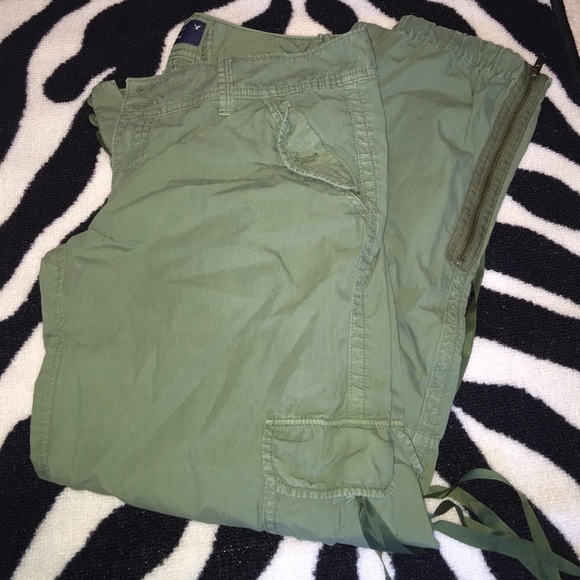 Hunter green American Eagle capri pants