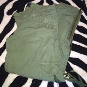 Hunter green American Eagle capri pants