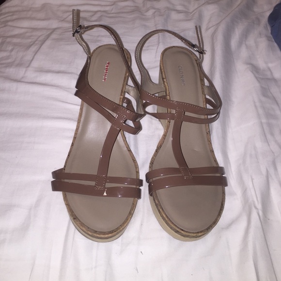 Old Navy Shoes - ❤️ Sandals, chunky heel ❤️ 10/$25