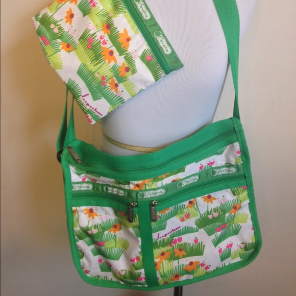 ♥️NWT ♥️Lesportsac Deluxe Everyday Bag