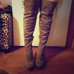 Knee/thigh high boots