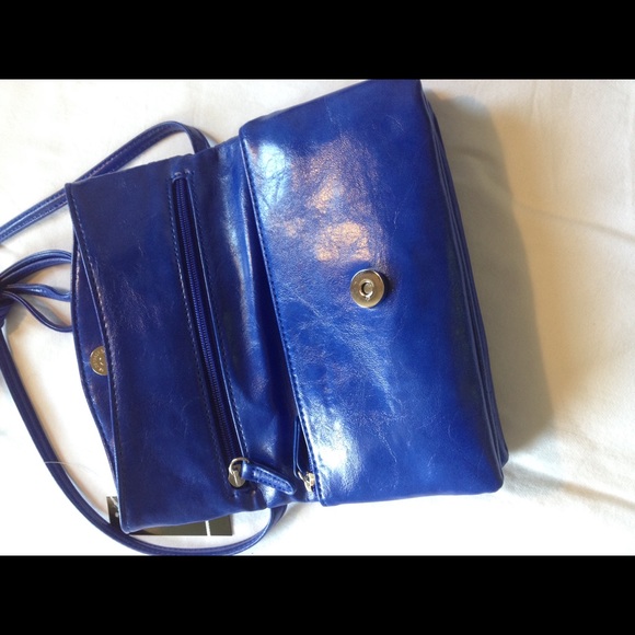 Perforated fold over cross body - Picture 2 of 4