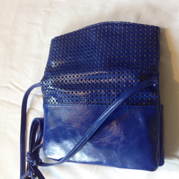 Perforated fold over cross body - Picture 3 of 4